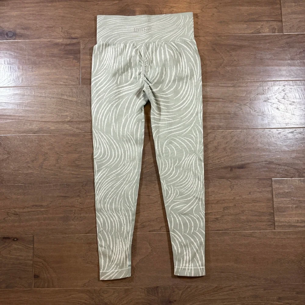 Lively Fit Sage Green Zebra Scrunch Butt Seamless High Waisted‎ Leggings Large